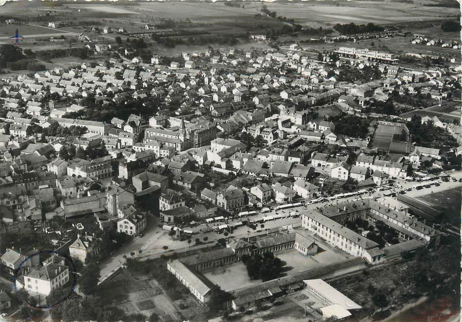 Vue aérienne ancienne du bâtiment, années 1950